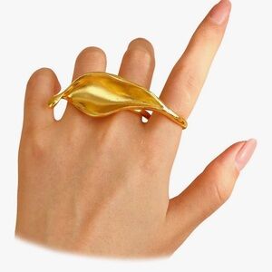 Elegant Gold Leaf Ring